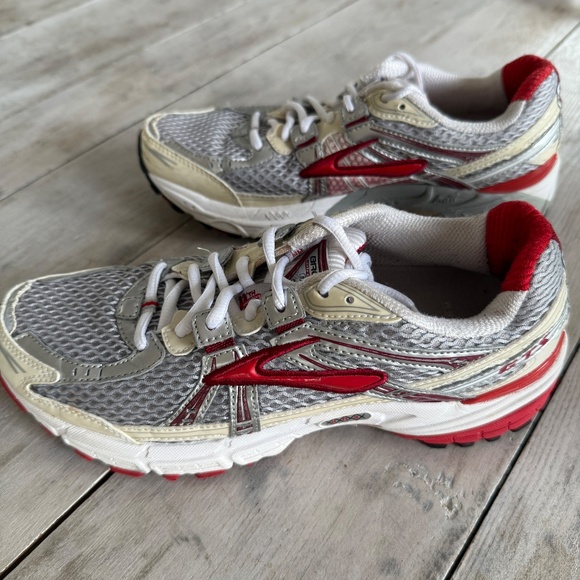 Brooks Adrenaline GTS 11th Edition Running Shoes Red Silver Women 8.5 M Athletic - Picture 4 of 10